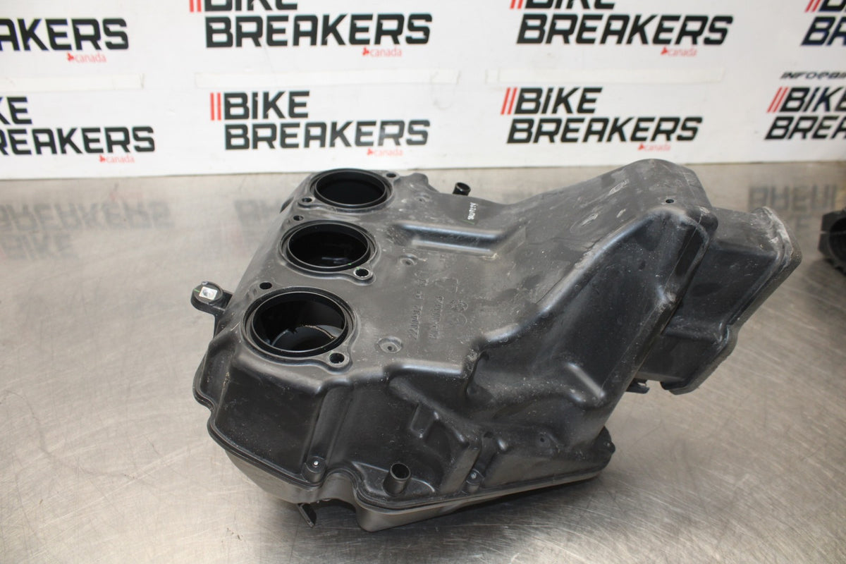 12 TRIUMPH STREET TRIPLE R AIRBOX AIR INTAKE FILTER BOX BB914