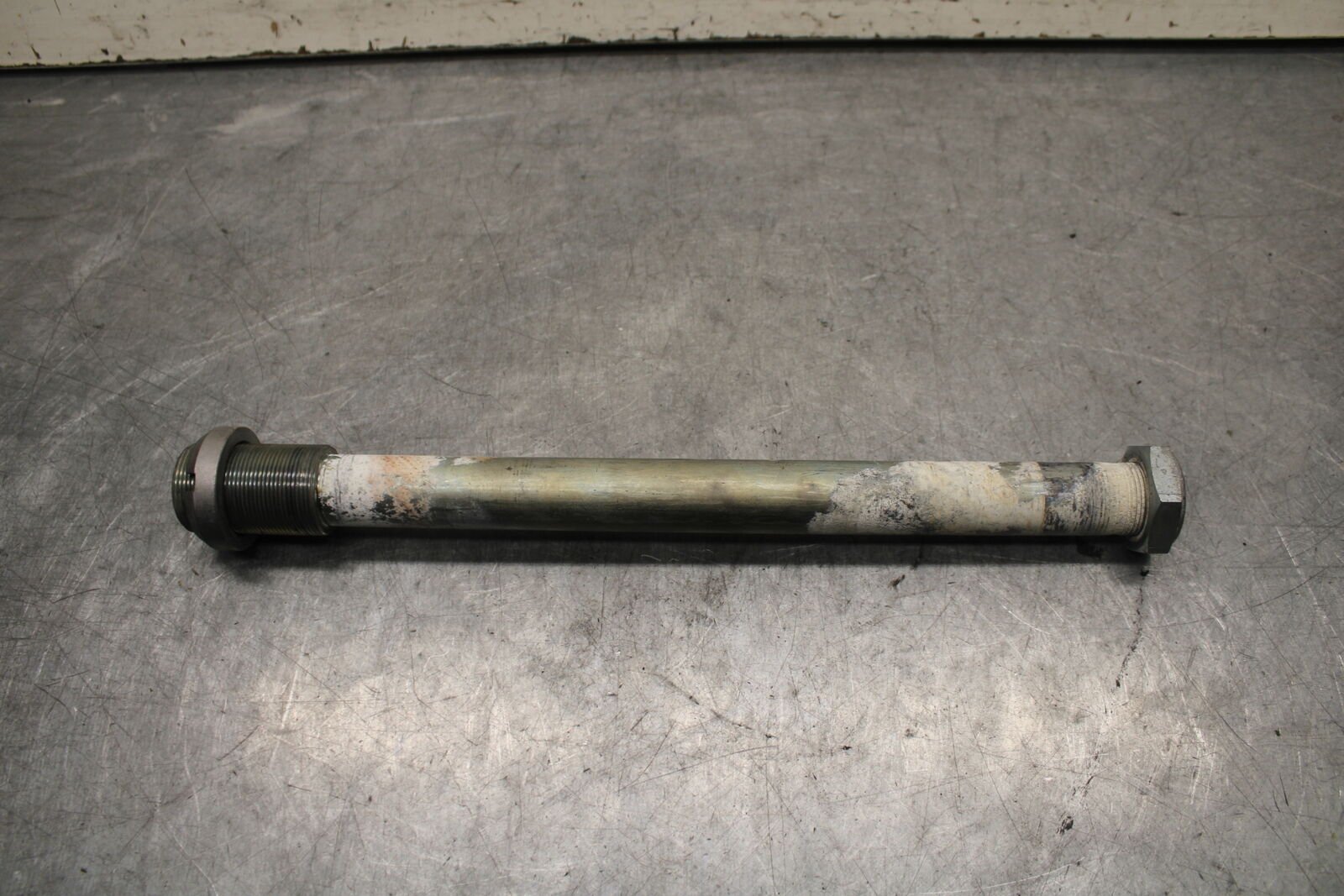 03-07 SUZUKI SV1000S REAR BACK SWINGARM BOLT SUSPENSION PIVOT AXLE BB657