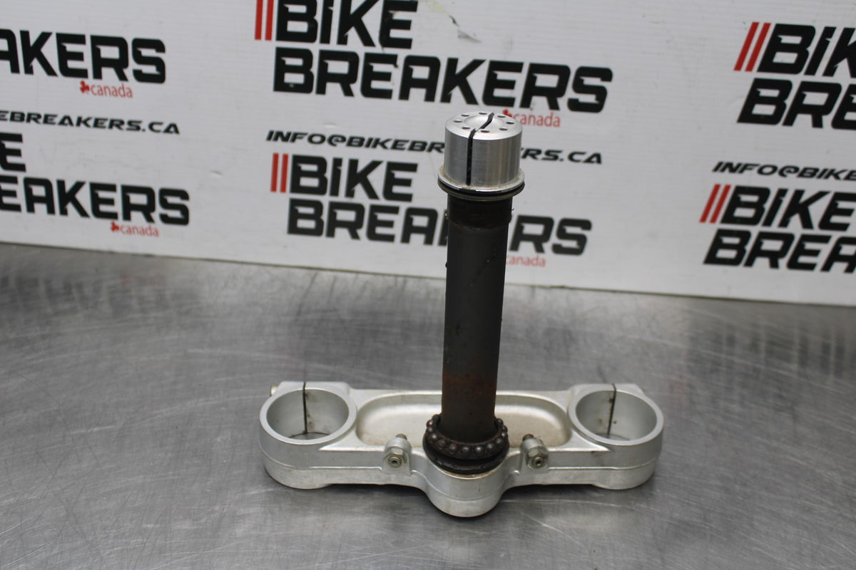 02 DUCATI MONSTER 620 FRONT FORKS CLAMP LOWER TRIPLE TREE STEM BB851