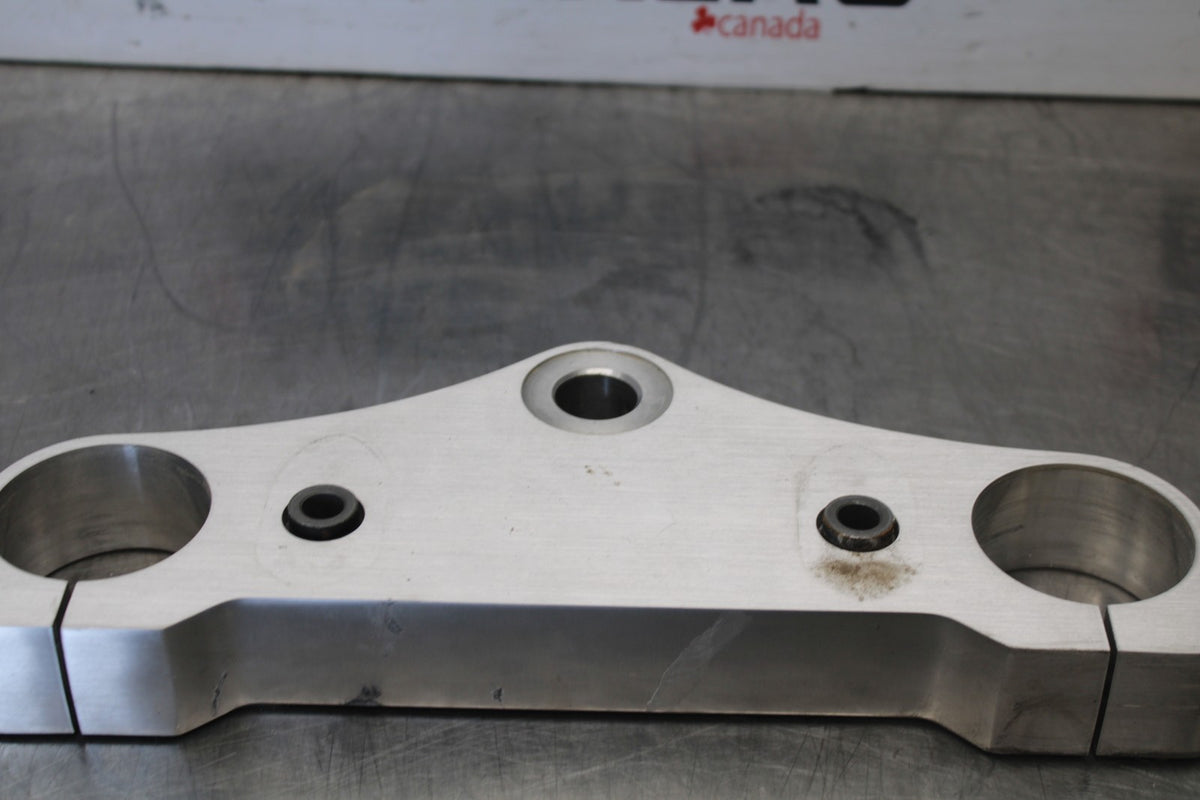 07 SUZUKI BOULEVARD M50 FORKS UPPER TRIPLE TREE CLAMP BB897