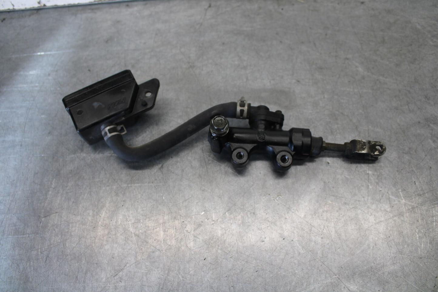 05-09 SUZUKI BOULEVARD C90 REAR BACK BRAKE MASTER CYLINDER W RESERVOIR BB692