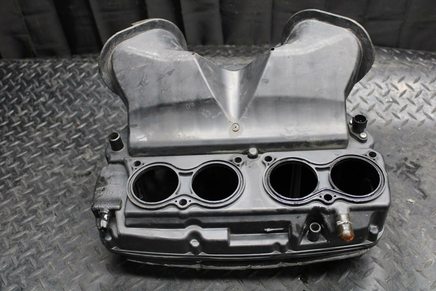09-11 SUZUKI GSXR1000 AIRBOX AIR INTAKE FILTER BOX BB205
