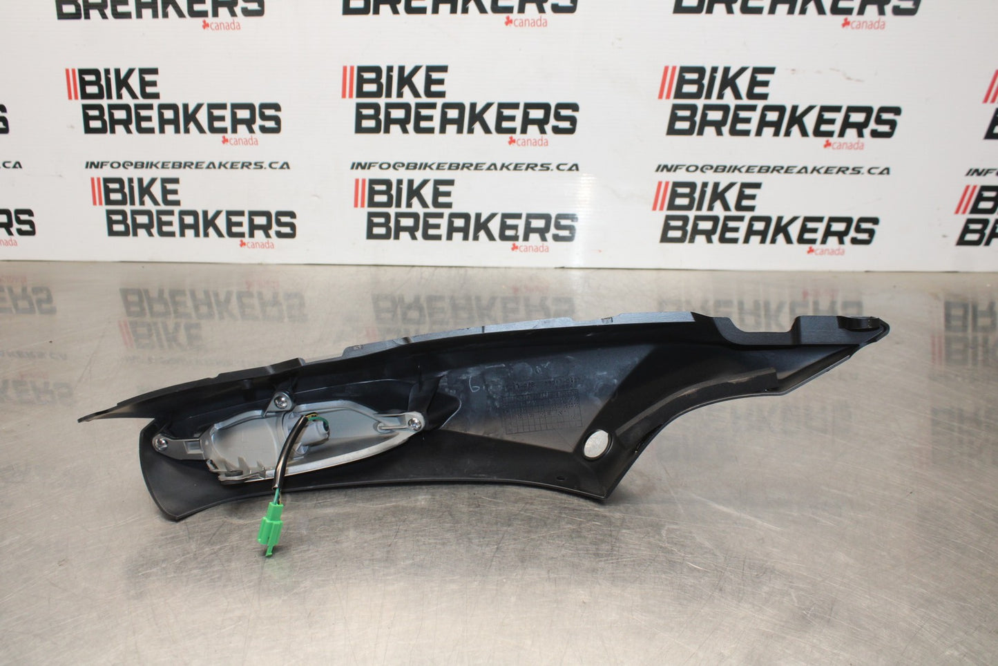 23-24 KAWASAKI NINJA ZX14R NEW!! LEFT REAR BACK TAIL FAIRING COWL & LIGHT BB764