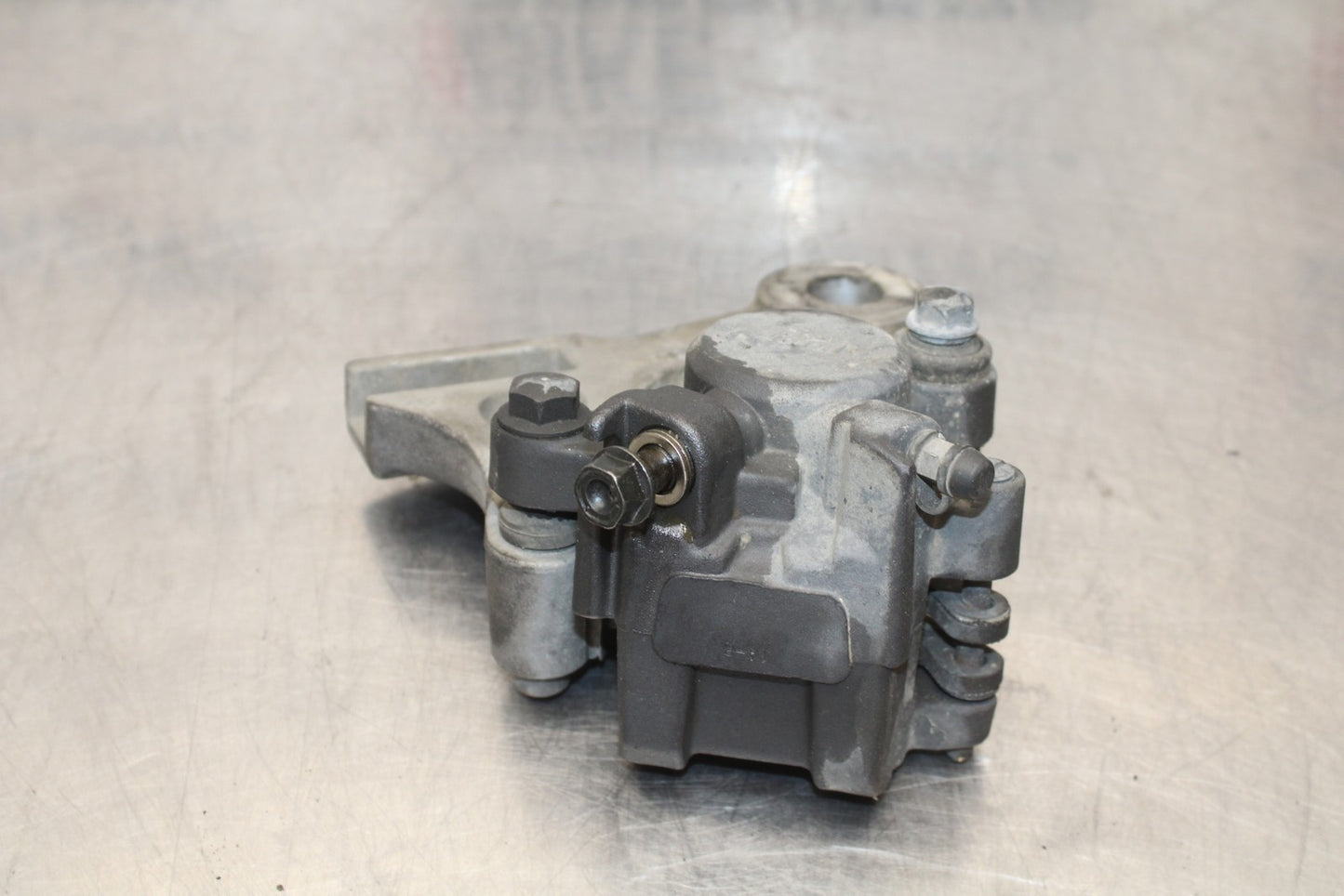 01-06 HONDA CBR600F4I REAR BACK BRAKE CALIPER W MOUNT BRACKET BB185
