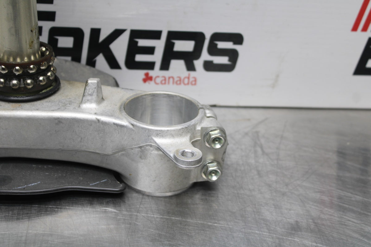 08-10 SUZUKI GSXR 600 FRONT FORKS CLAMP LOWER TRIPLE TREE STEM BB202