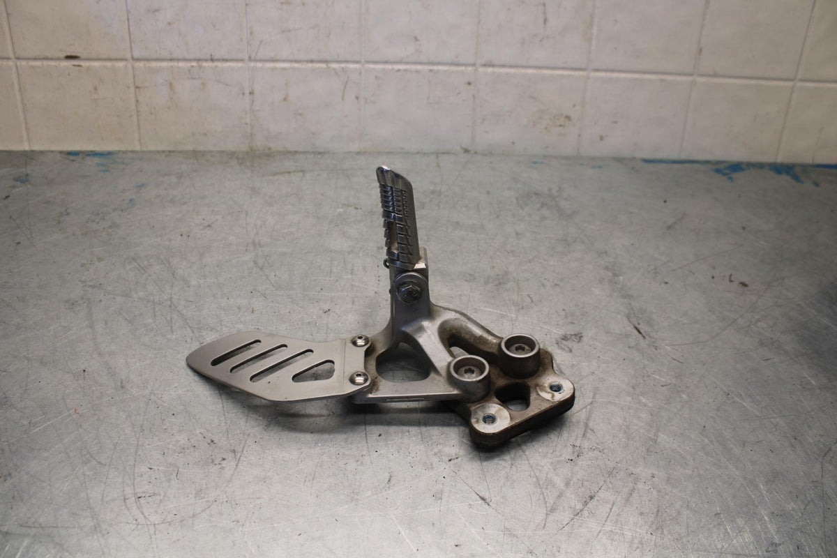 06-07 SUZUKI GSXR750 LEFT REARSET REAR SET DRIVER FOOT PEG REST STOP BB424