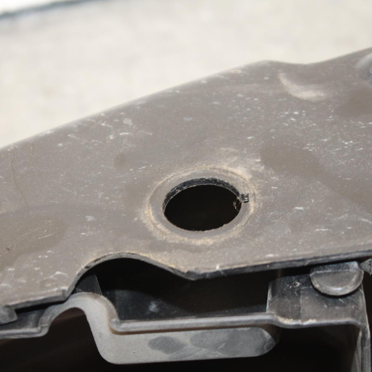 18 KTM RC 390 REAR BACK TAIL UNDERTAIL BATTERY TRAY PLASTIC BB648