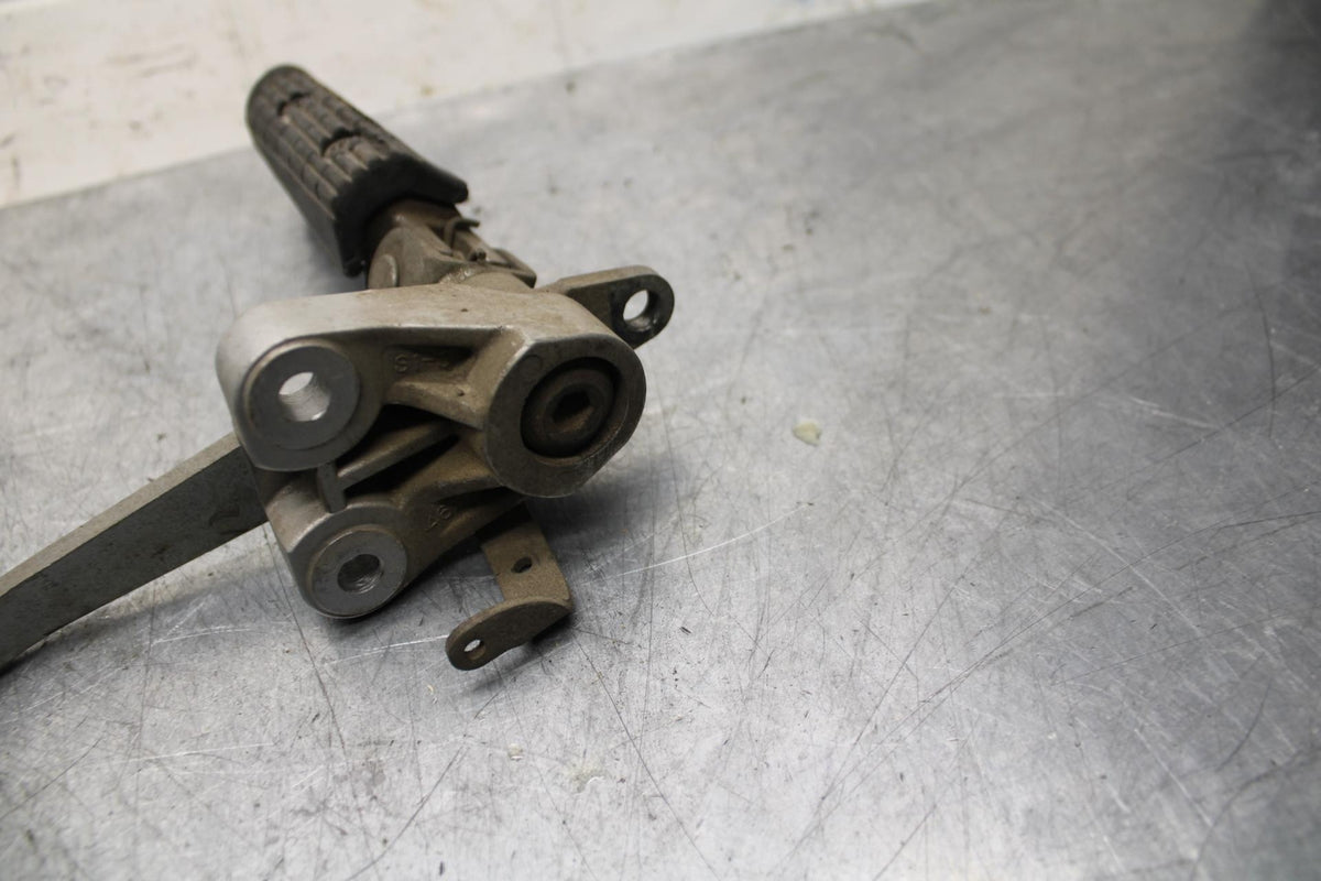 89-90 YAMAHA FZR600 RIGHT REARSET REAR SET DRIVER FOOT PEG PEDAL BB76