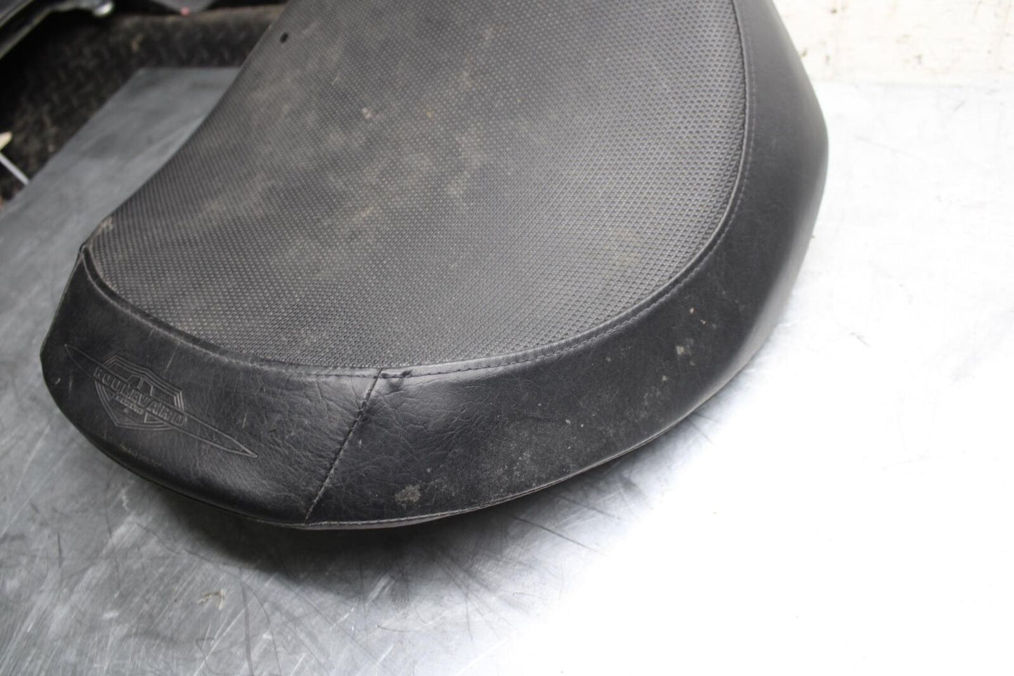 06-09 SUZUKI M109R BOULAVARD FRONT DRIVERS SEAT BB501
