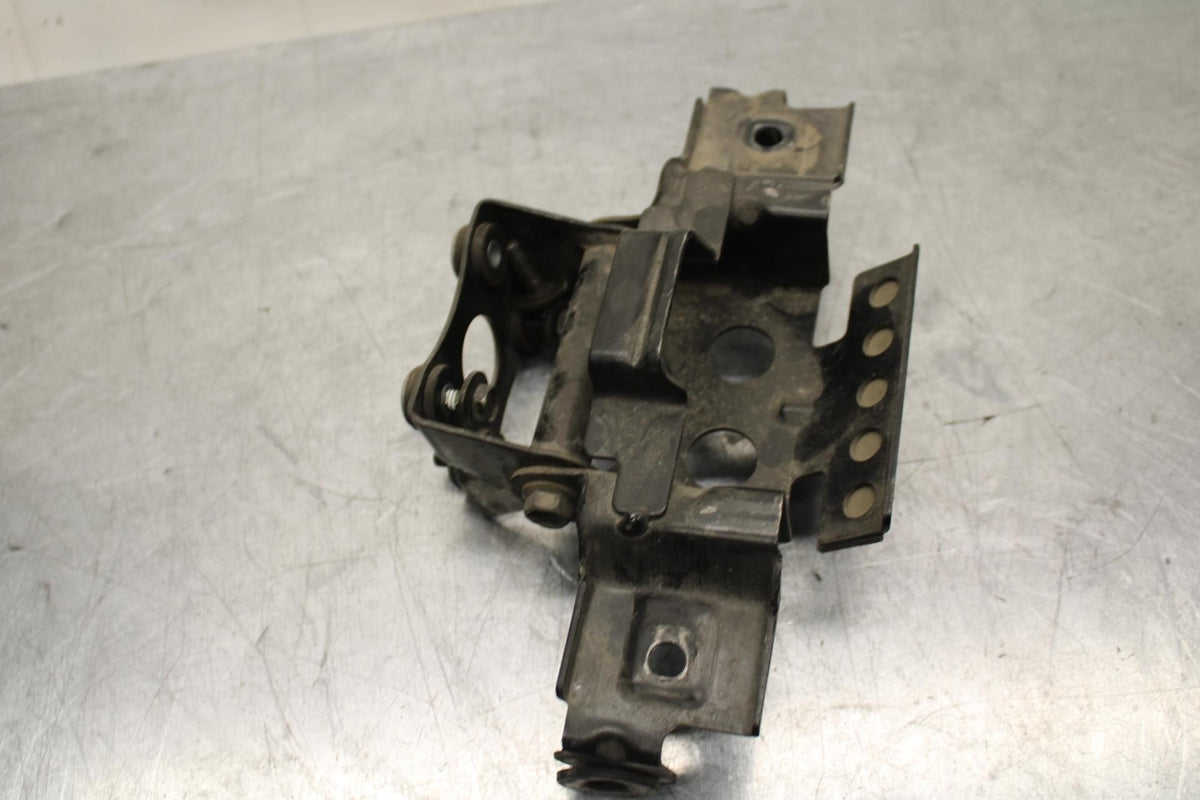 1999 Suzuki GSXR600 REAR BACK TAIL LIGHT MOUNT BRACKET BB580
