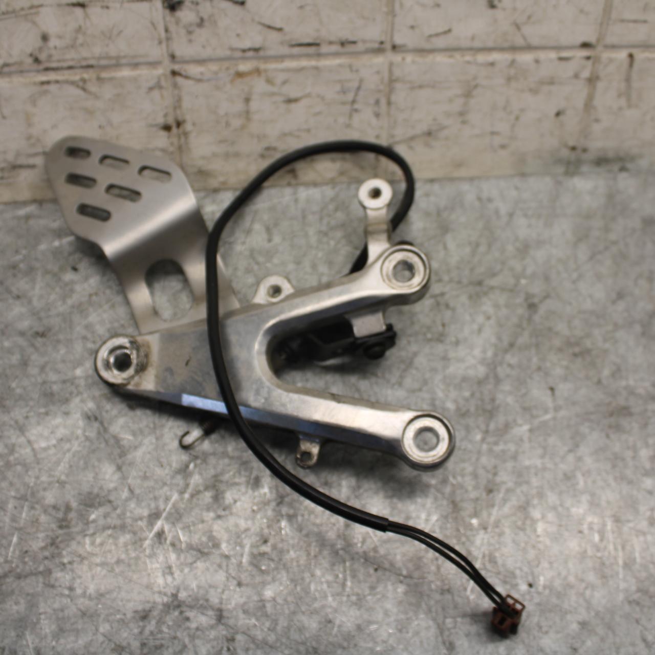 2003 Yamaha YZF R6 RIGHT REARSET REAR SET DRIVER FOOT PEG REST STOP BB539