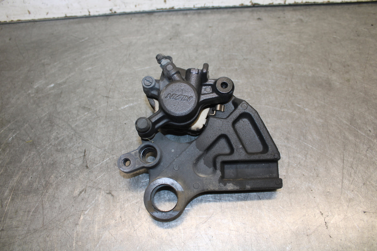 19-23 KAWASAKI NINJA ZX6R REAR BACK BRAKE CALIPER W MOUNT BRACKET BB701