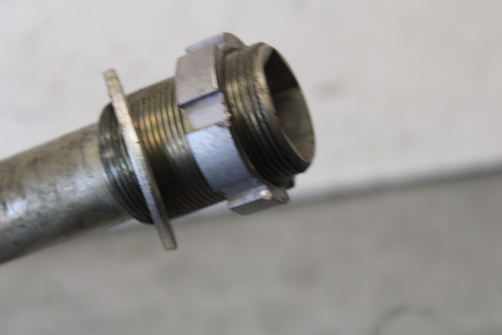 08-16 YAMAHA YZF R6 REAR BACK SWINGARM BOLT SUSPENSION PIVOT AXLE BB665