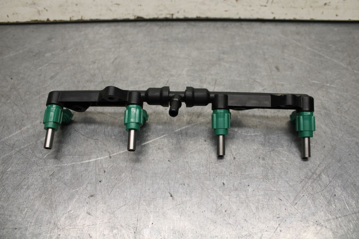 16 KAWASAKI NINJA ZX10R FUEL INJECTOR RAIL AIR BOX BB650