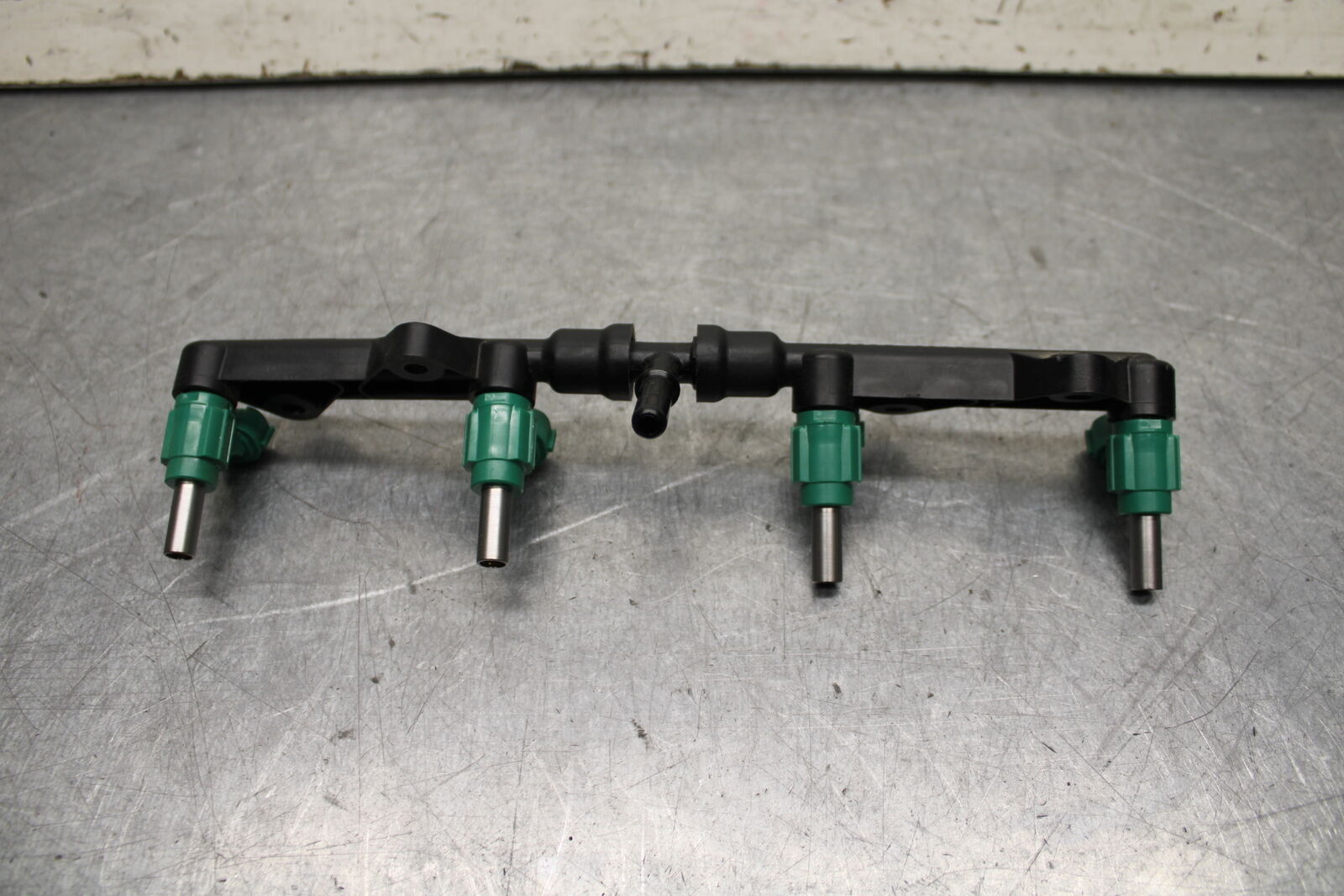 16 KAWASAKI NINJA ZX10R FUEL INJECTOR RAIL AIR BOX BB650