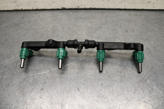 16 KAWASAKI NINJA ZX10R FUEL INJECTOR RAIL AIR BOX BB650