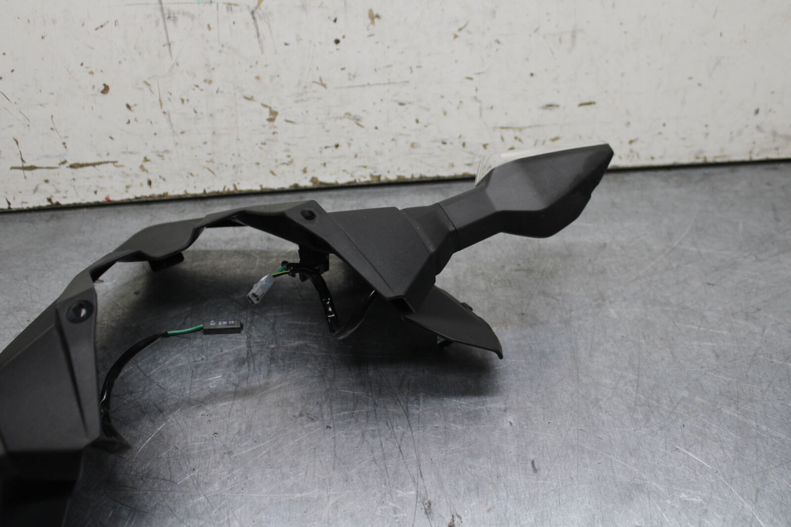19-22 KAWASAKI Z400 FRONT CENTER COWL FAIRING & TURN SIGNALS BB738