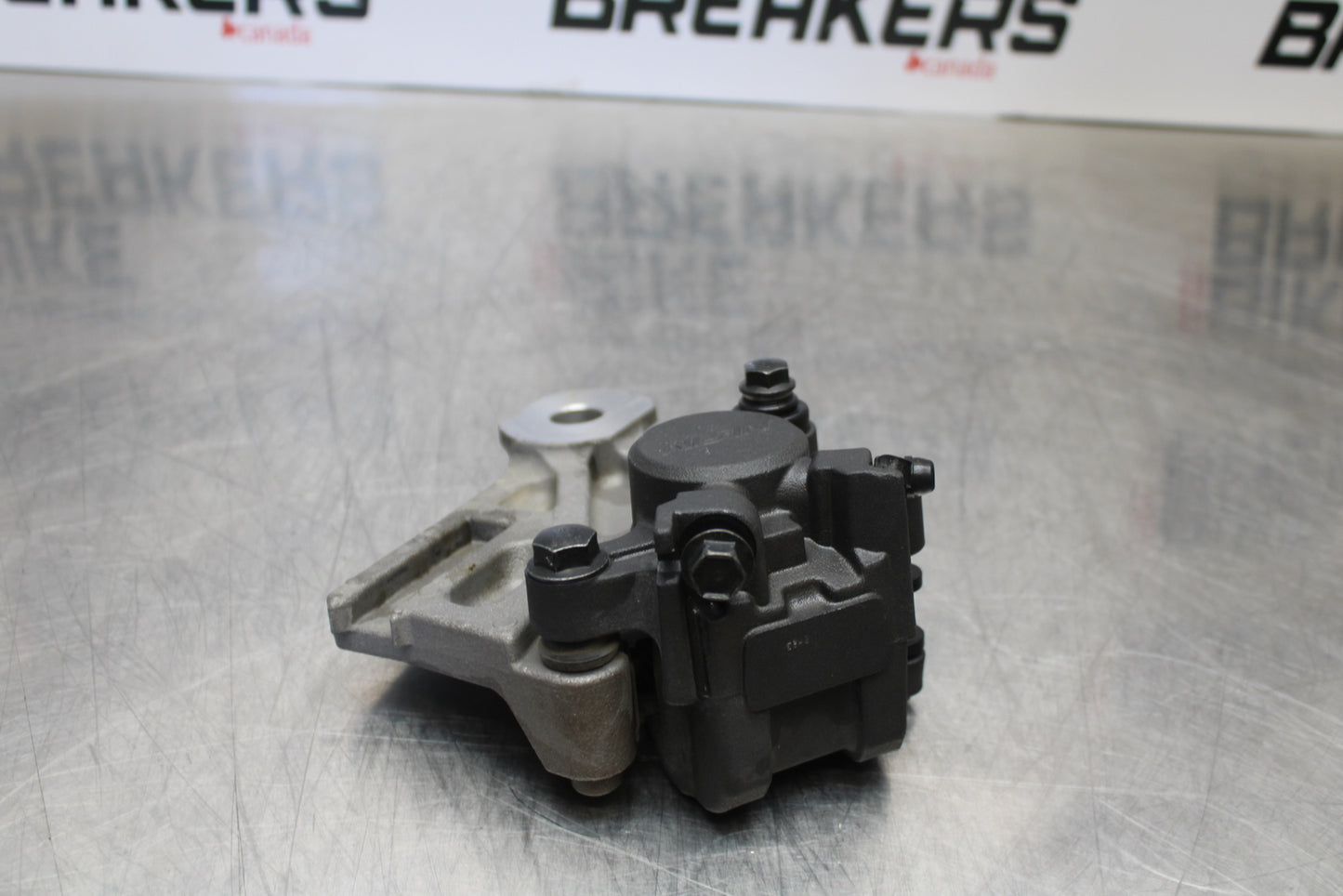 09-15 YAMAHA FZ6R REAR BACK BRAKE CALIPER W MOUNT BRACKET BB161