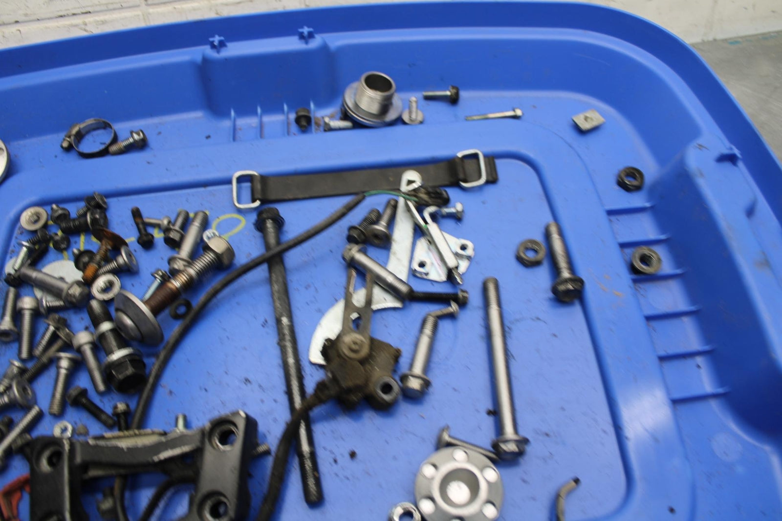 11 KAWASAKI NINJA 650 ER EX 650 LEFTOVER BOLTS HARDWARE MOTOR SCREWS BB503