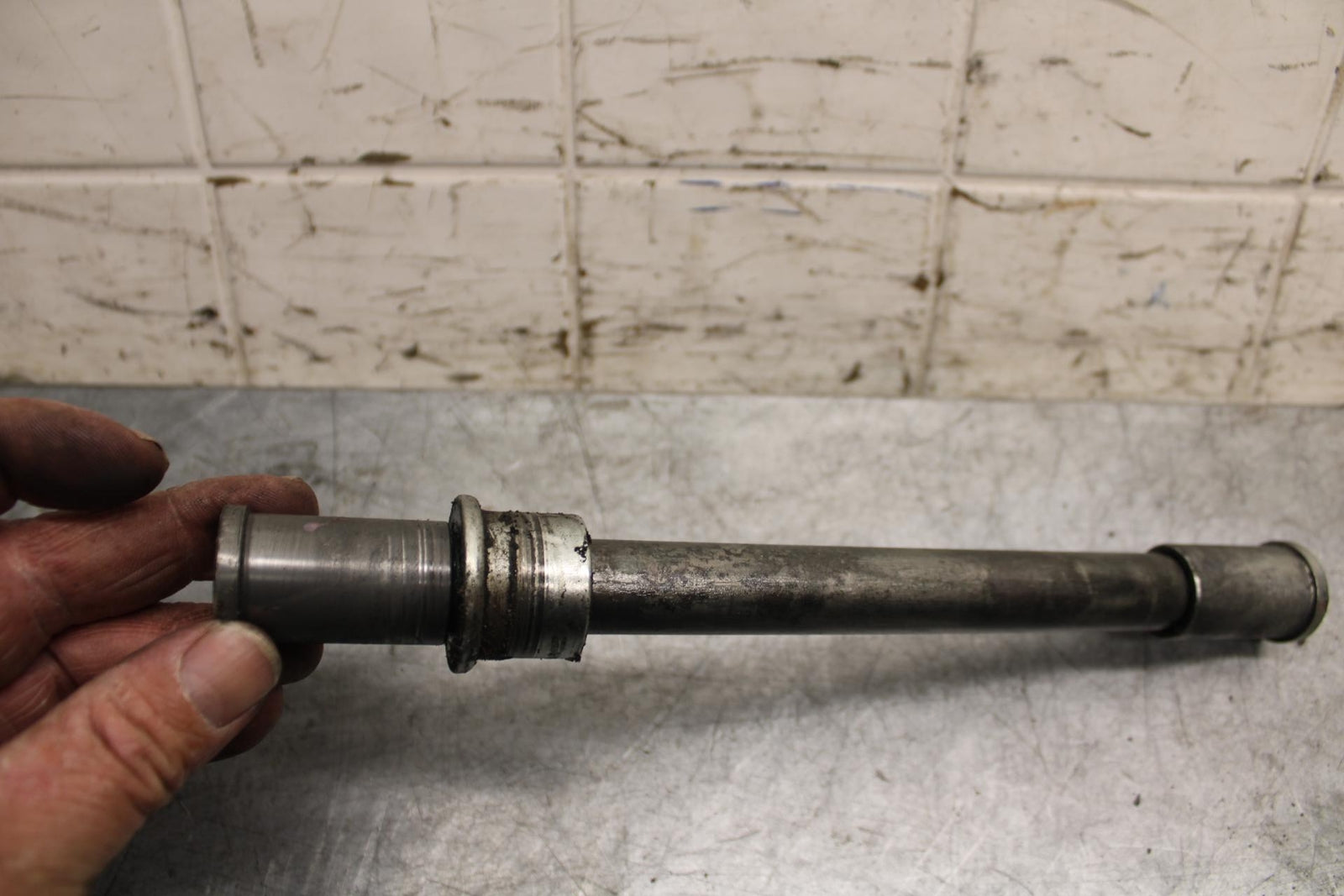 2001 Kawasaki Ninja ZX6 ZX600E FRONT WHEEL RIM AXLE PIVOT BOLT BB547