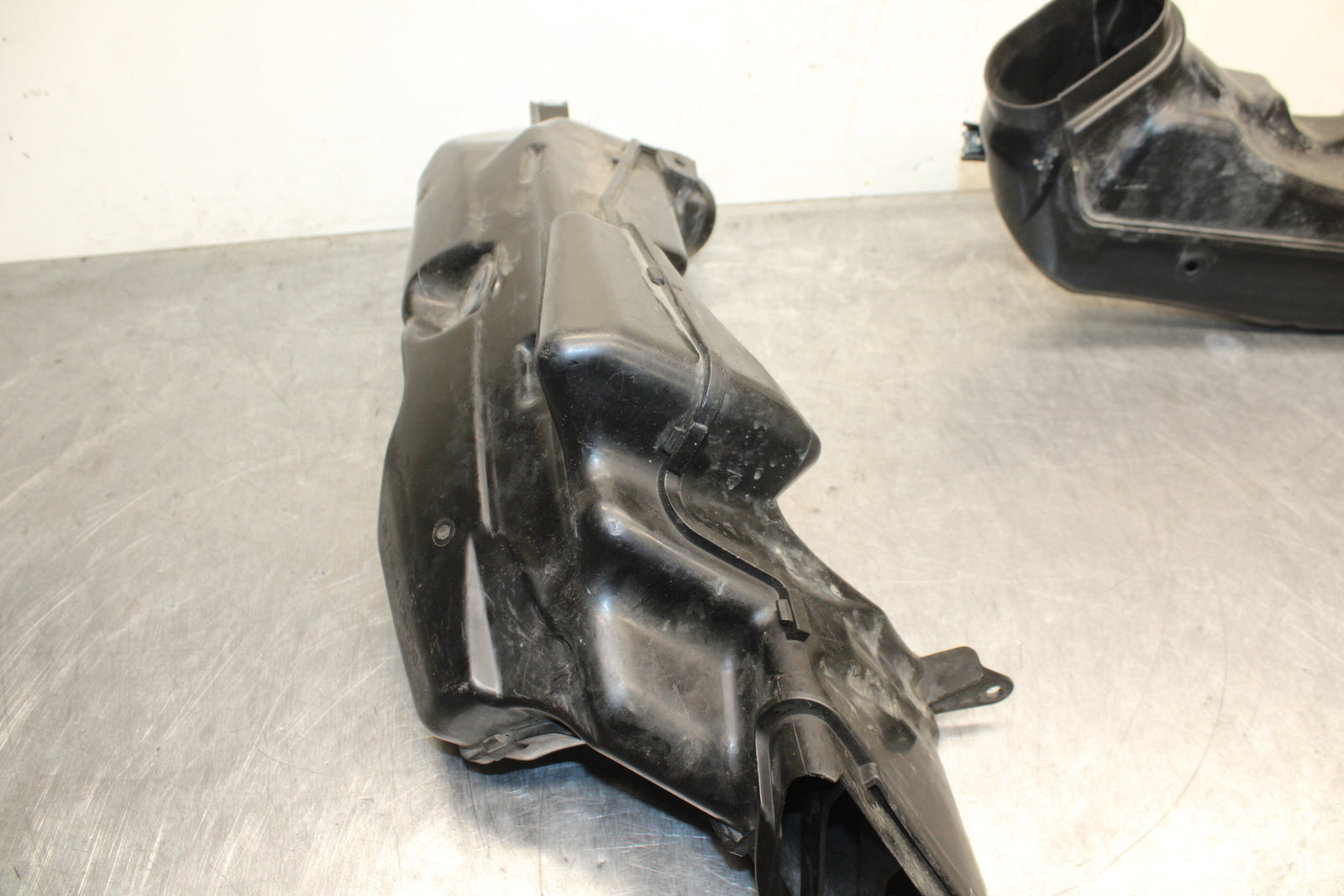 08-10 SUZUKI GSXR 600 RIGHT LEFT AIR INTAKE DUCTS BB132