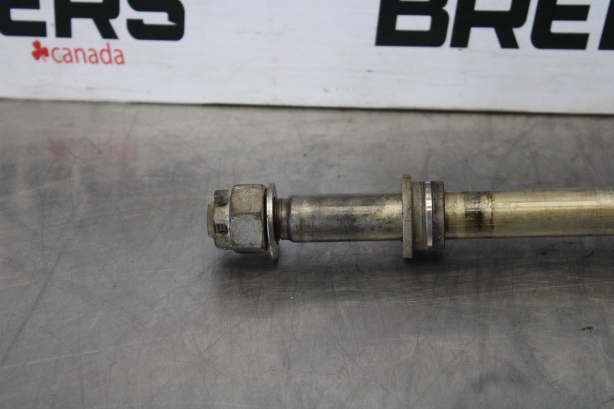 09 KAWASAKI CONCOURS 14 ZG1400B REAR AXLE BACK WHEEL RIM PIVOT BOLT AXEL BB875