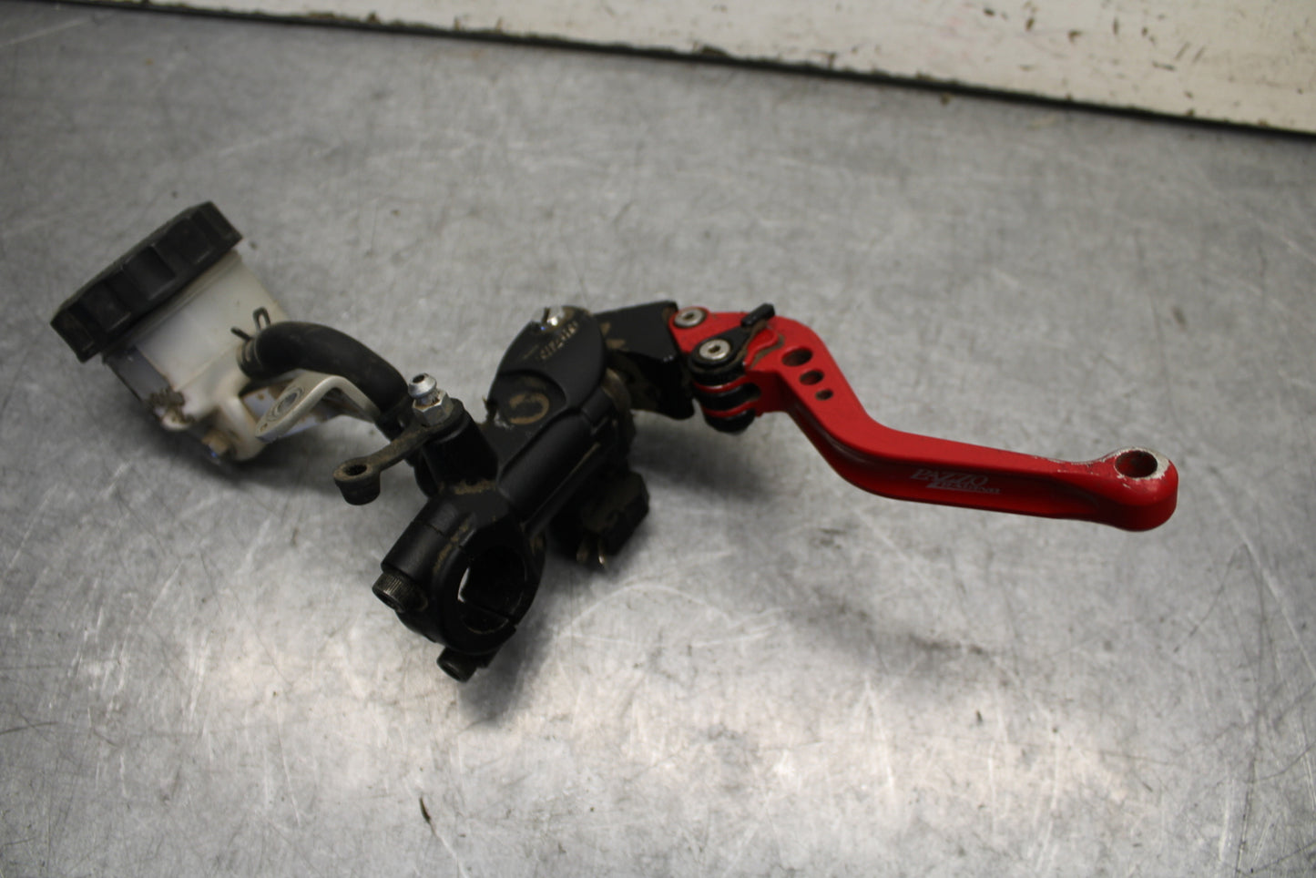 09-11 TRIUMPH DAYTONA 675 FRONT BRAKE MASTER CYLINDER w/ LEVER BB652