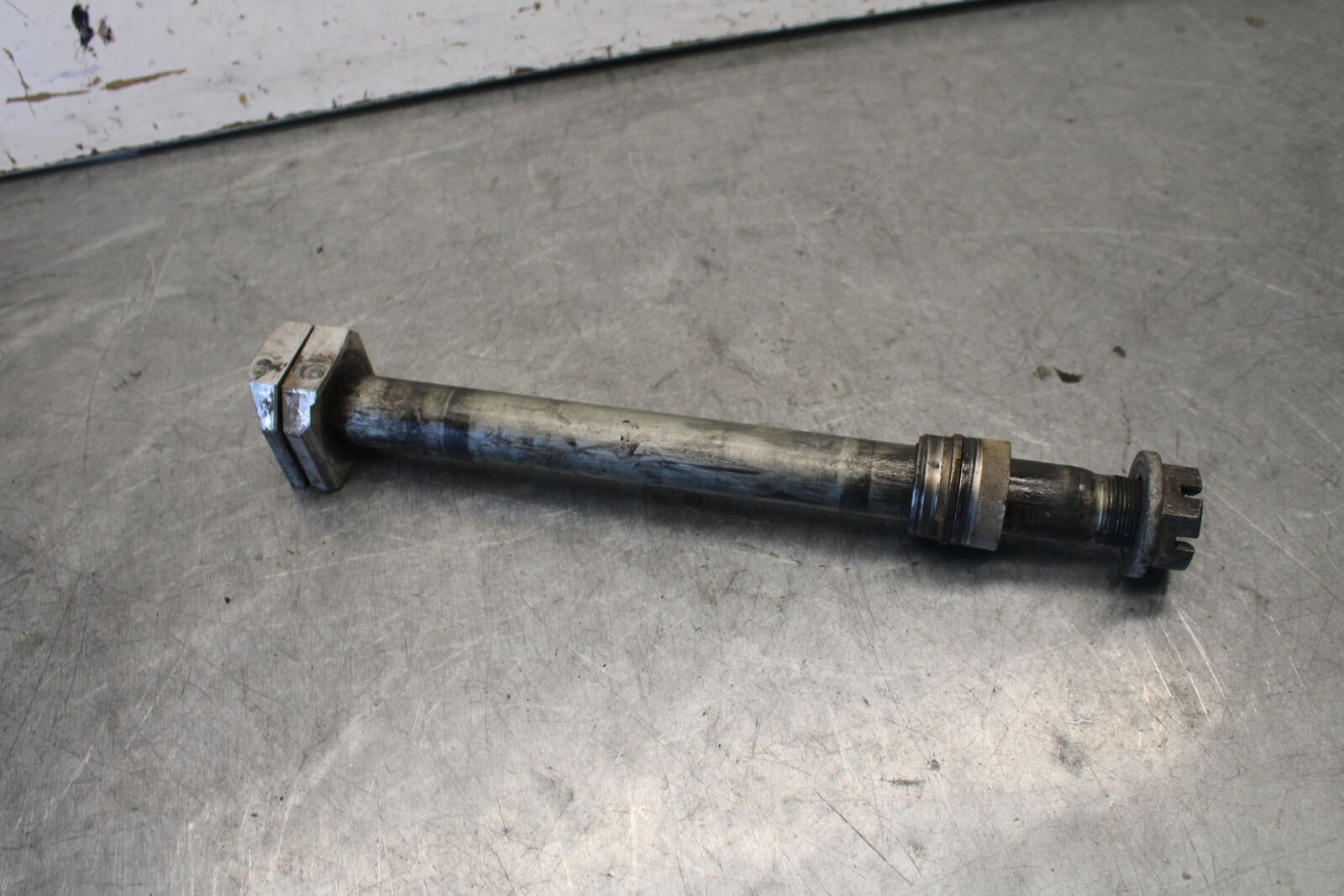 03-07 SUZUKI SV1000S REAR AXLE BACK WHEEL RIM PIVOT BOLT AXEL BB657