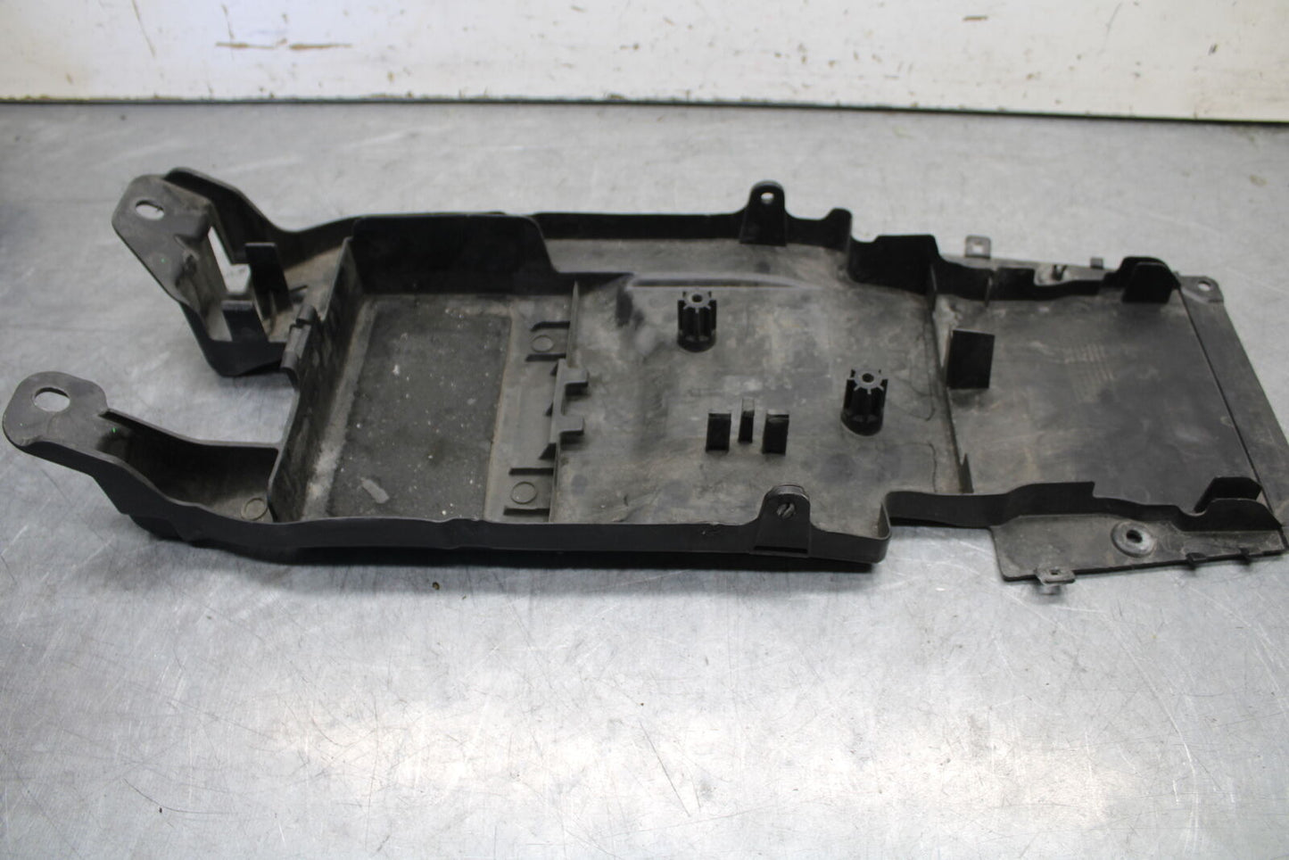 09-12 KAWASAKI NINJA ZX6R ZX600R REAR UNDERTAIL BATTERY TRAY PLASTIC BB656