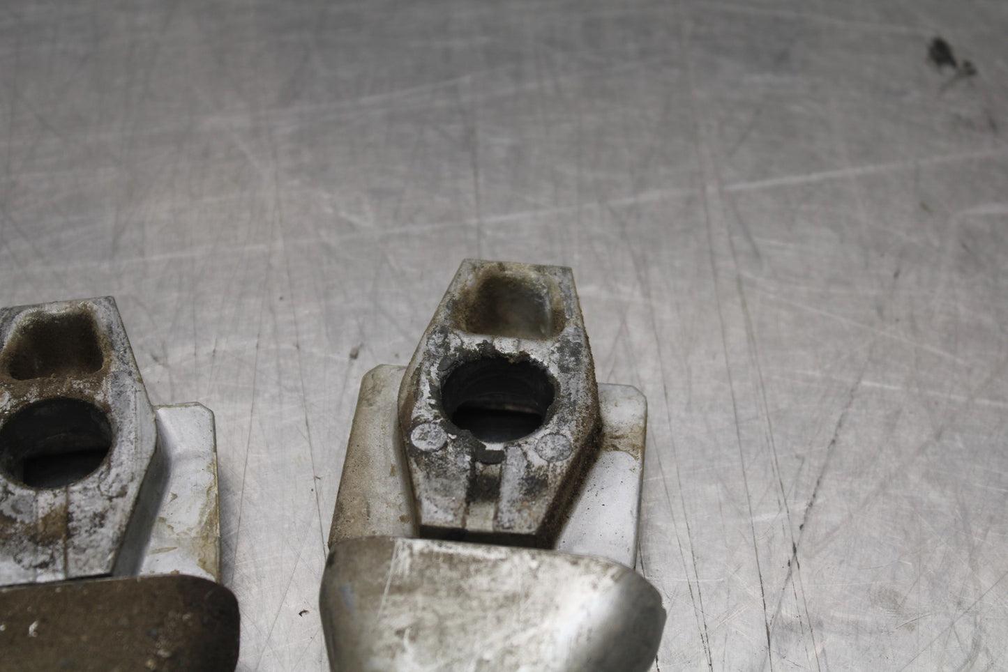 09-10 KAWASAKI ER-6N SWINGARM CHAIN TENSIONER ADJUSTMENT BRACKETS  BB205