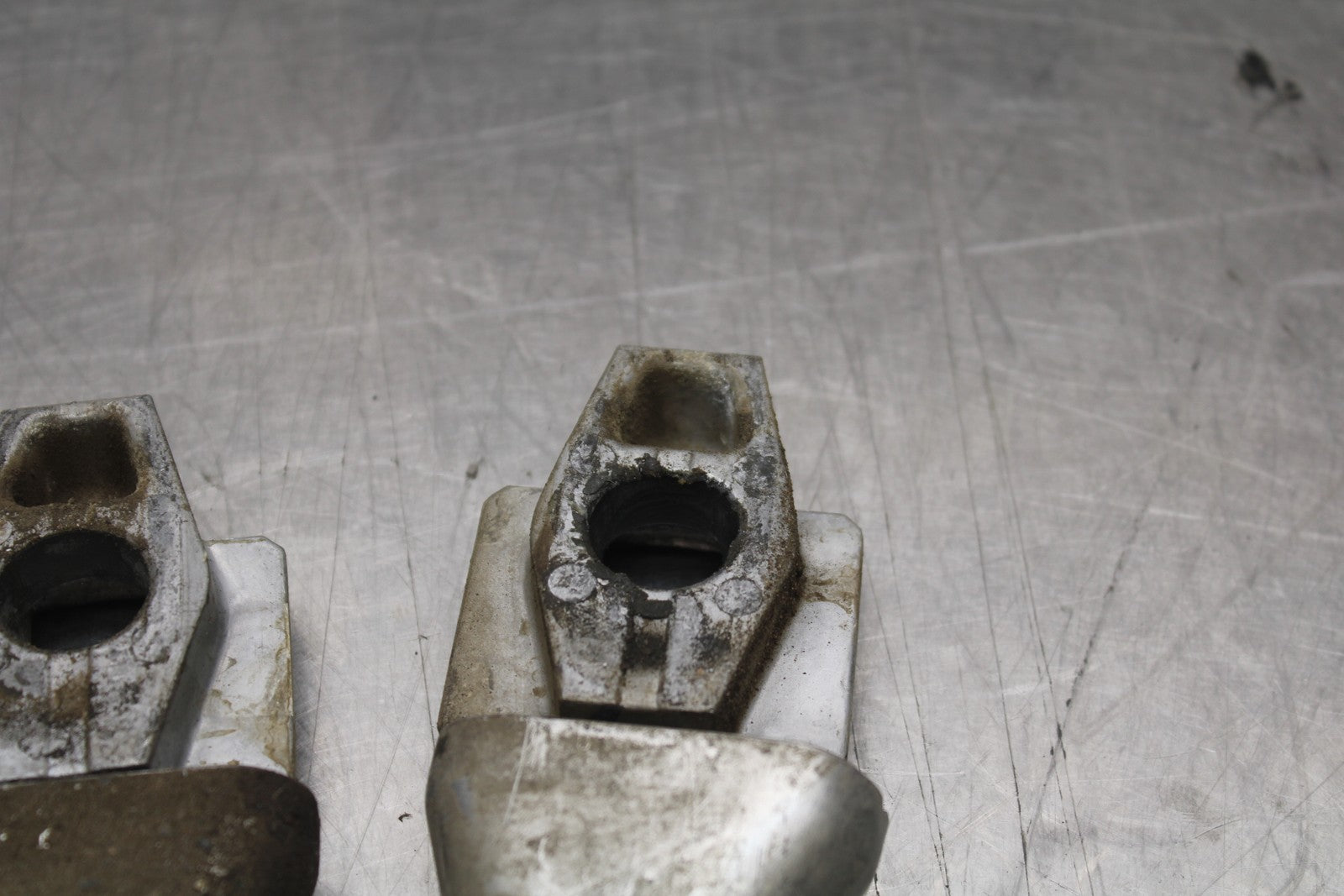 09-10 KAWASAKI ER-6N SWINGARM CHAIN TENSIONER ADJUSTMENT BRACKETS  BB205