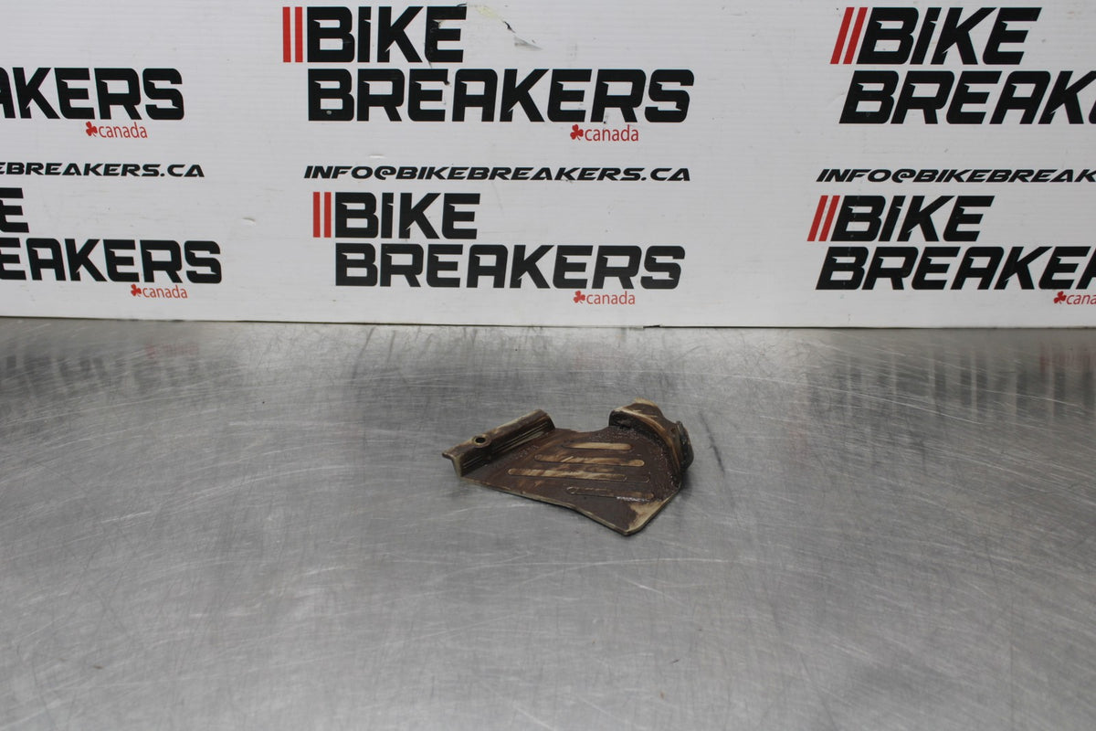 02 DUCATI MONSTER 620 ENGINE SPROCKET COVER BB851