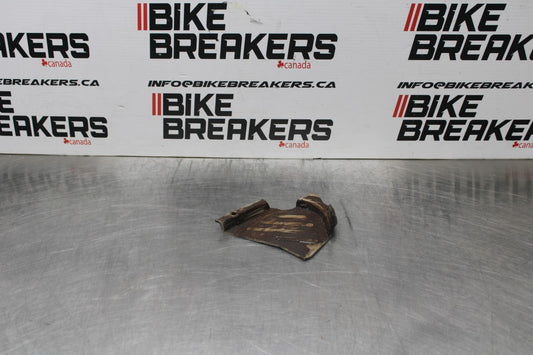 02 DUCATI MONSTER 620 ENGINE SPROCKET COVER BB851