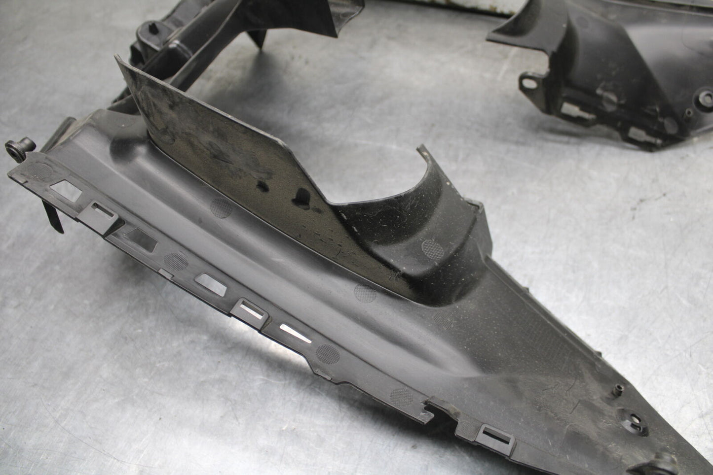 18-24 KAWASAKI NINJA 650 FRONT CENTER GAUGE COWL FAIRING BB725