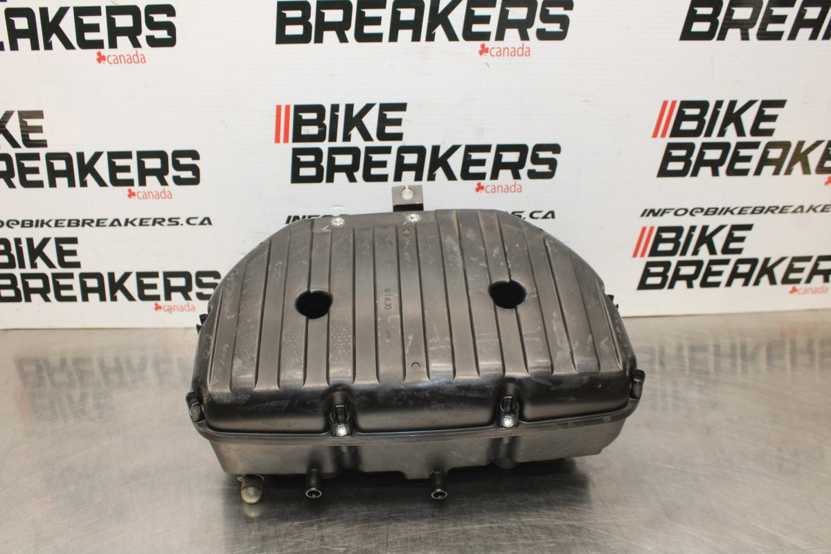 11-25 SUZUKI GSXR 600  AIRBOX AIR INTAKE FILTER BOX BB830