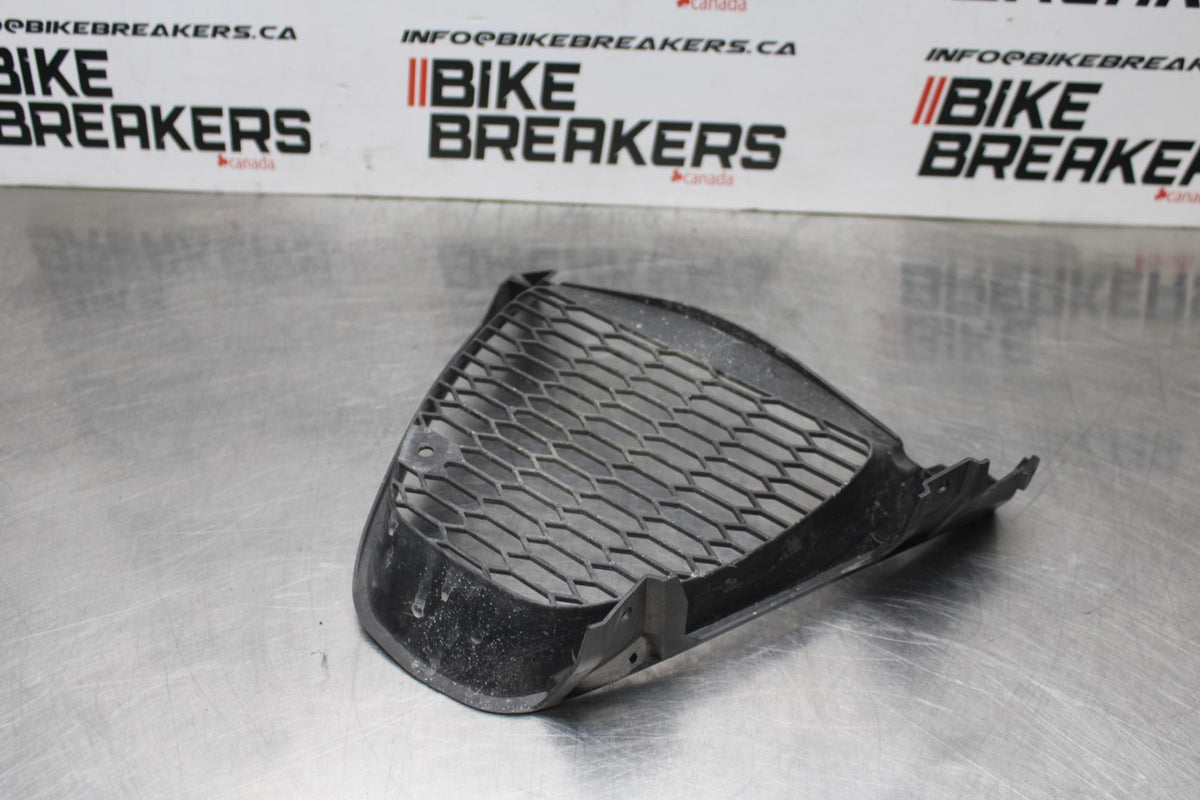 05-06 SUZUKI GSXR1000 FRONT LOWER INNER EXHAUST V FAIRING COWL GUARD BB857