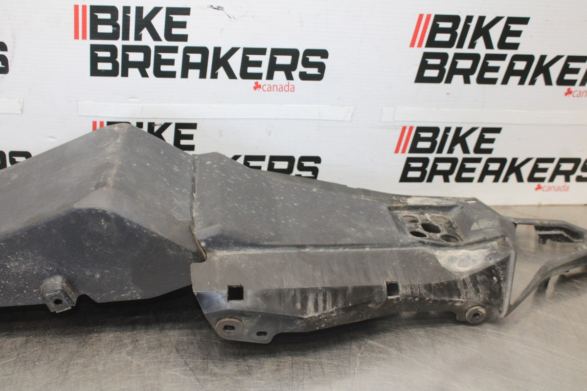 23-26 KAWASAKI NINJA ZX4RR REAR BACK TAIL UNDERTAIL BATTERY TRAY PLASTIC BB898