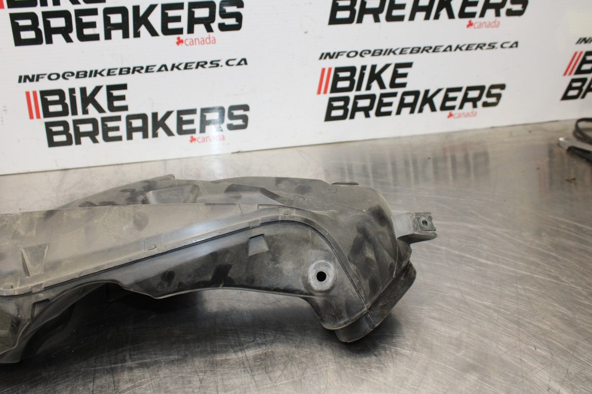 06-07 SUZUKI GSXR 600 RIGHT LEFT AIR INTAKE DUCTS BB178