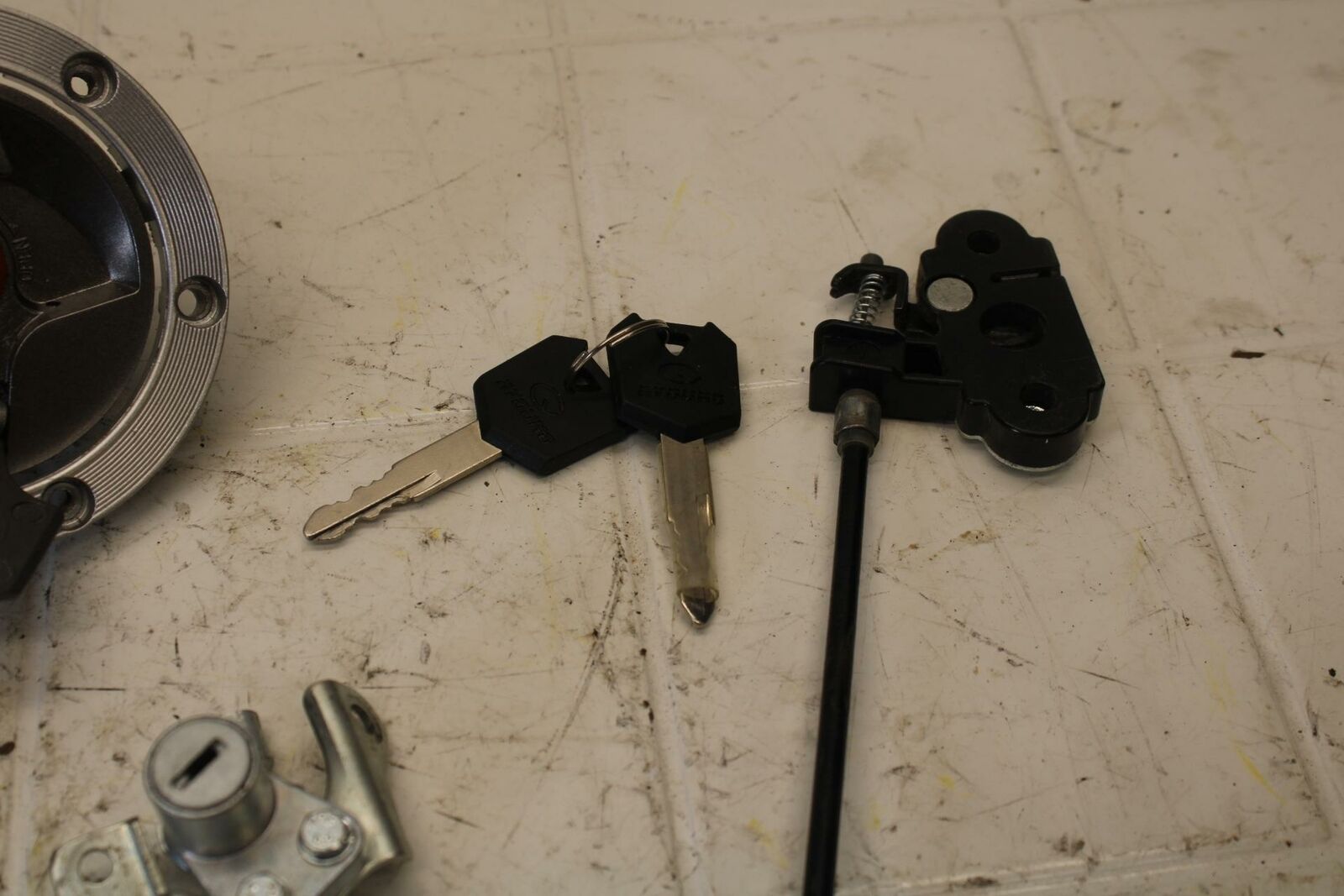 15 KAWASAKI NINJA EX300 ABS AFTERMARKET IGNITION LOCK KEY SET W/ GAS CAP BB14