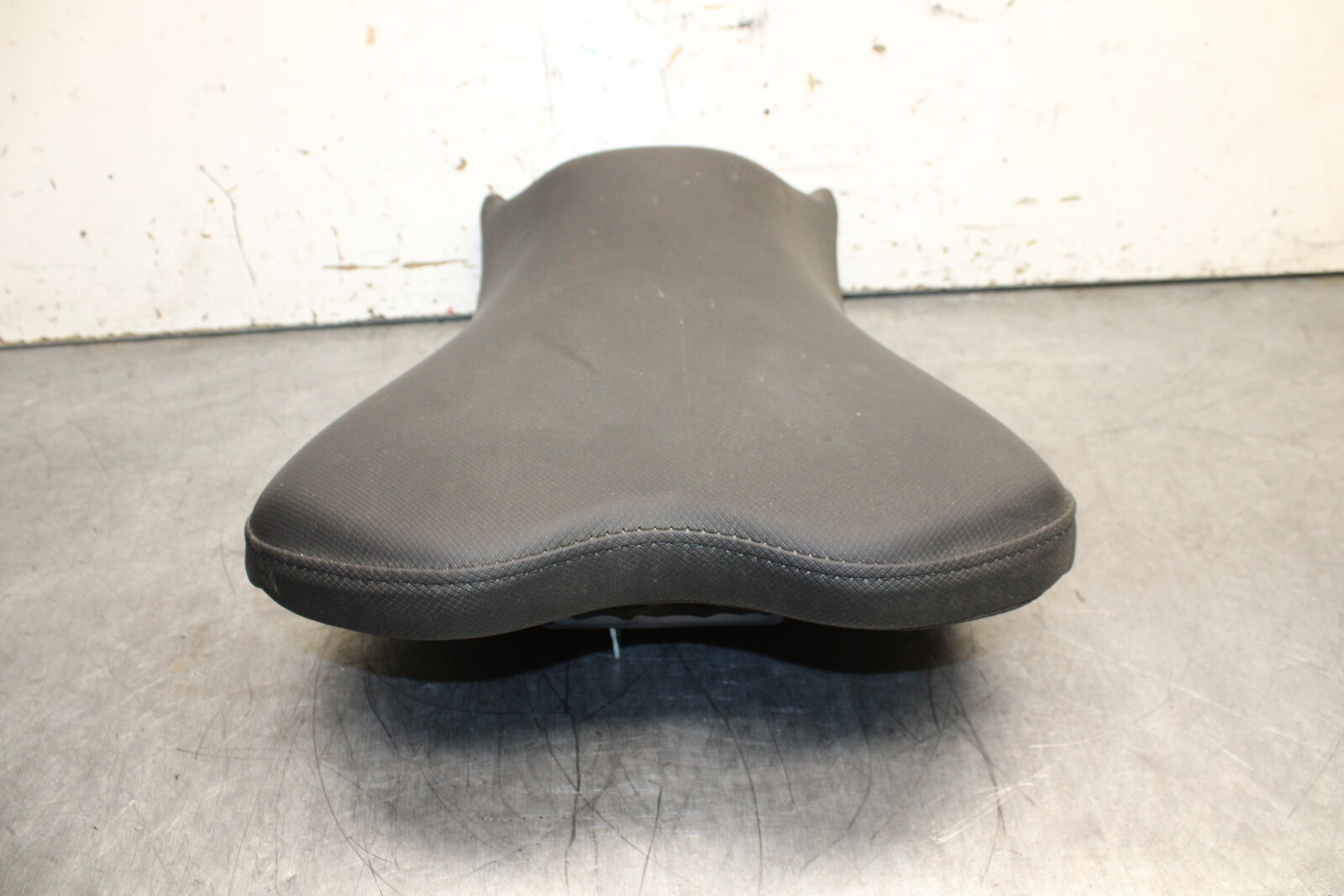 19-22 KAWASAKI Z400 FRONT DRIVERS SEAT PAD SADDLE PILLION BB738