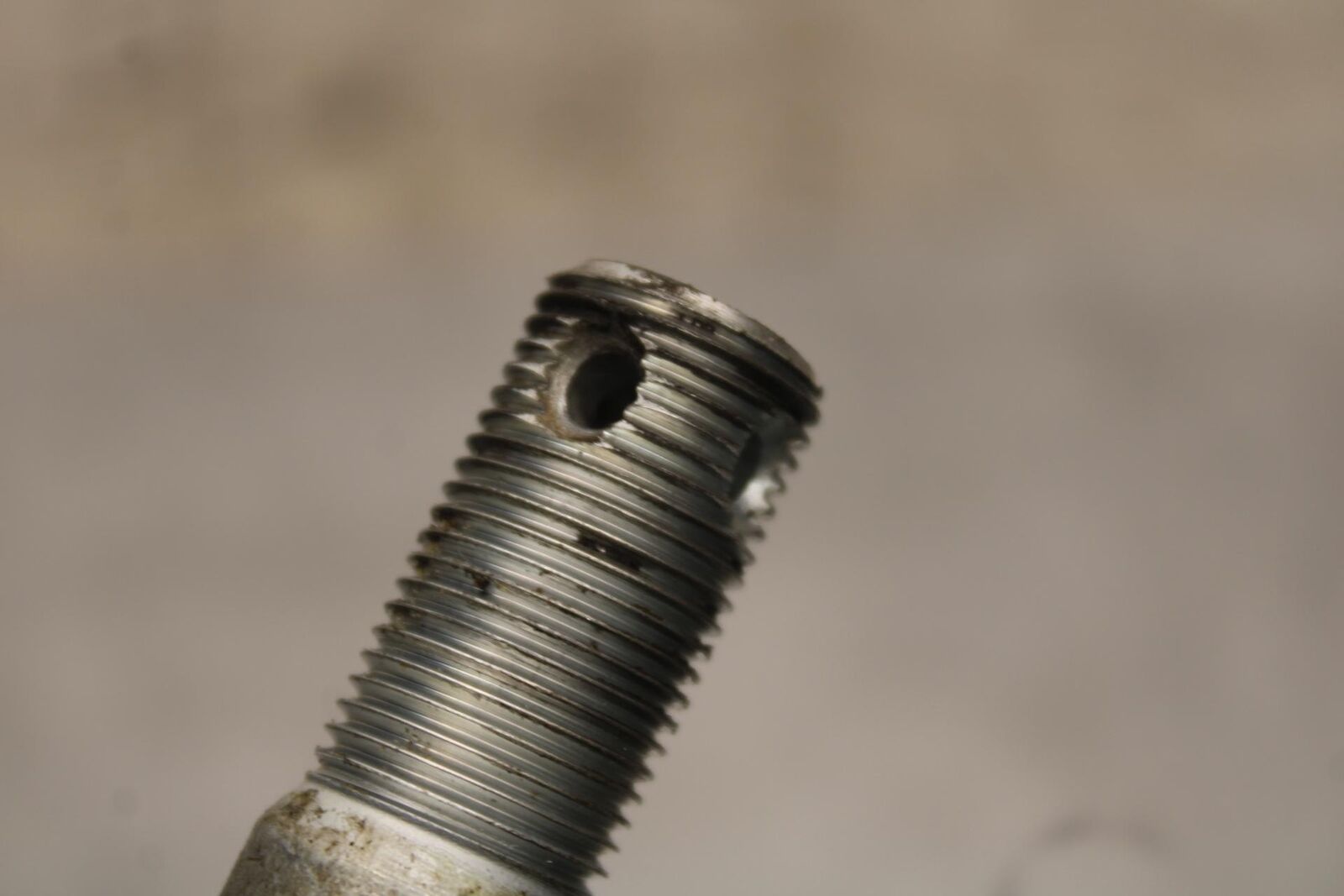 2014 Kawasaki Ninja 650 EX650E REAR AXLE BACK WHEEL RIM PIVOT BOLT AXEL BB569