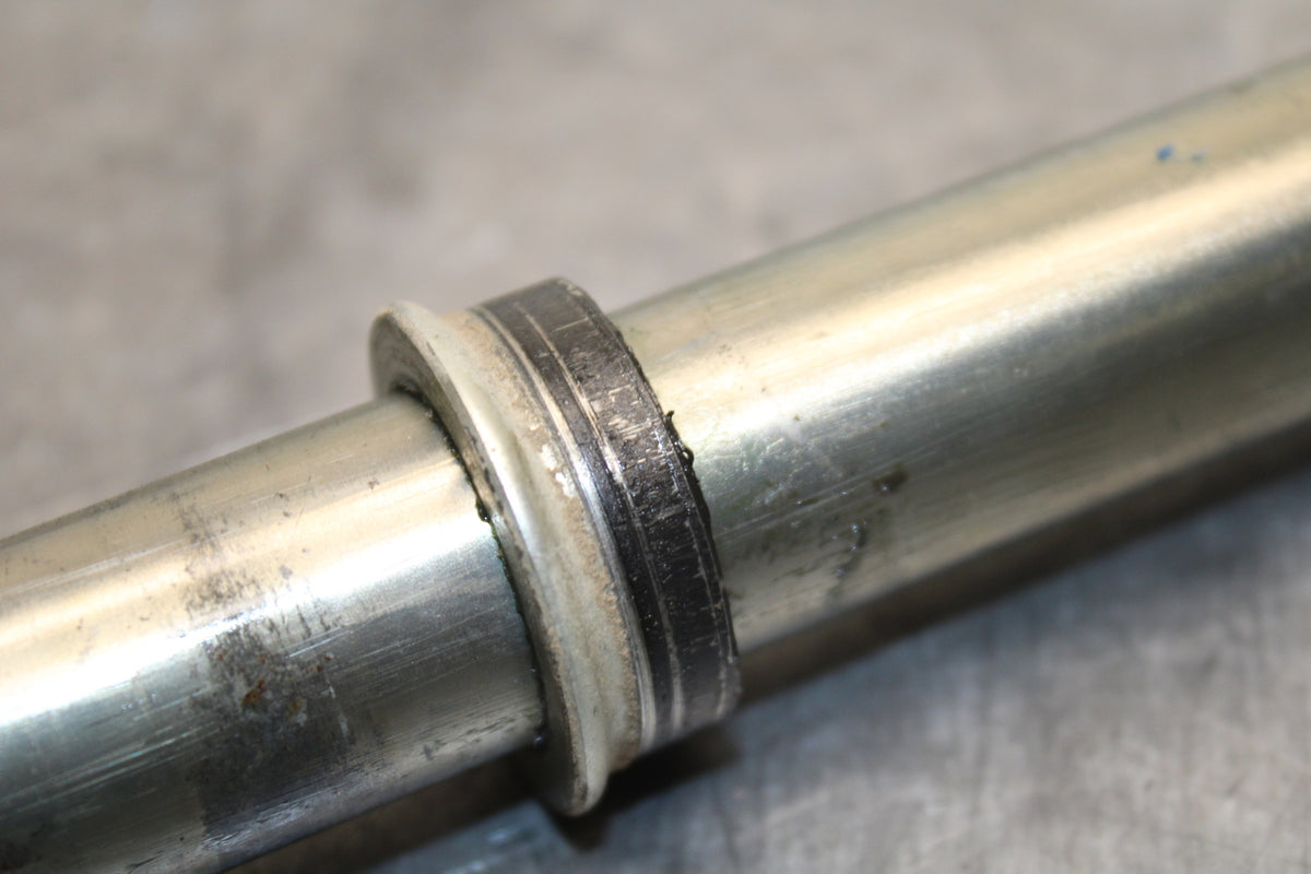08-10 SUZUKI GSXR 600 FRONT WHEEL RIM AXLE PIVOT BOLT  BB721