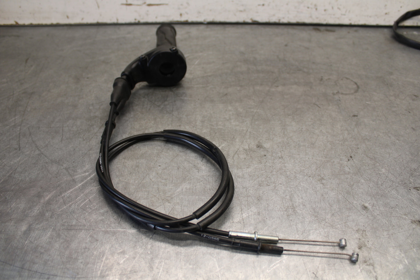 13-18 KAWASAKI NINJA ZX6R THROTTLE CABLE LINE HOUSING GUIDE BB682