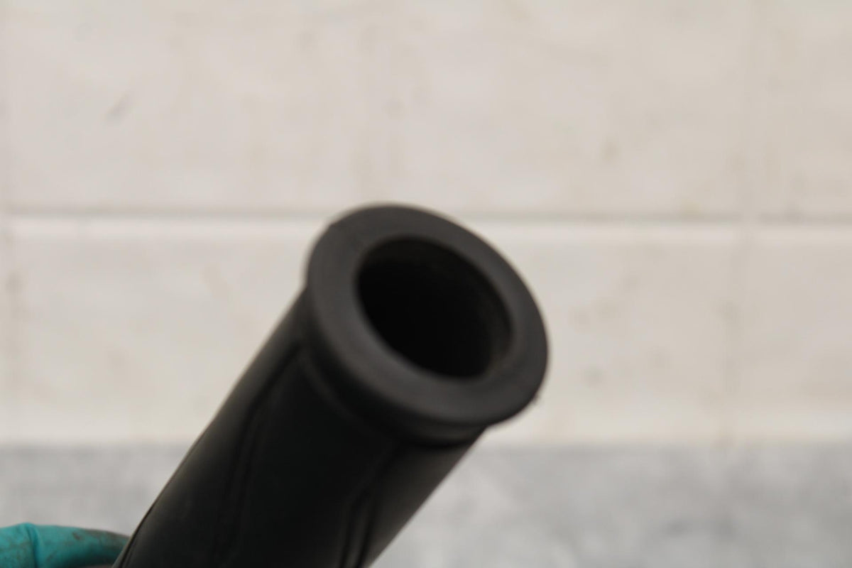 19-21 YAMAHA YZF R3 RIGHT THROTTLE GRIP BB588