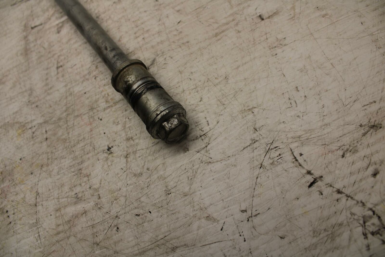 09 YAMAHA FZ6 FRONT WHEEL RIM AXLE PIVOT BOLT 4XV-25181-10-00 BB295