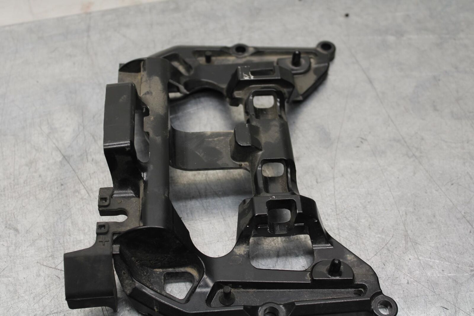 20-21 YAMAHA XSR900 GAS TANK FUEL CELL PETROL RESERVOIR BRACKET  BB599
