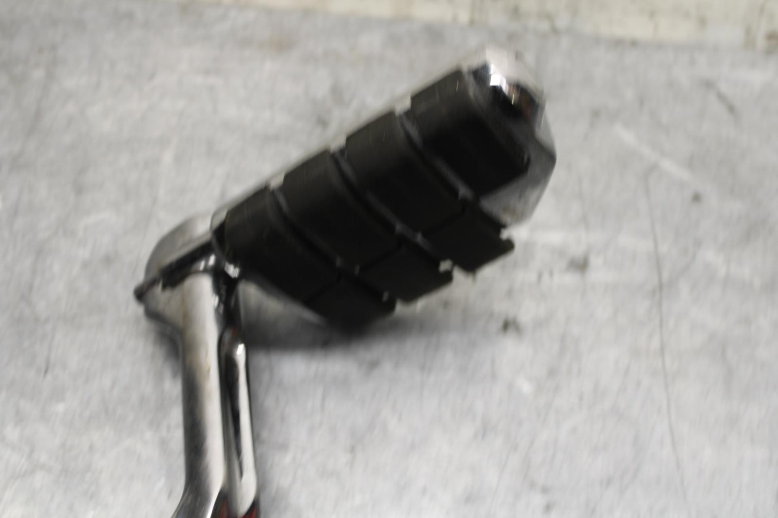 2005 Kawasaki Vulcan 1600 VN1600D Nomad REAR PASSENGER FOOT STEP PEG BB556