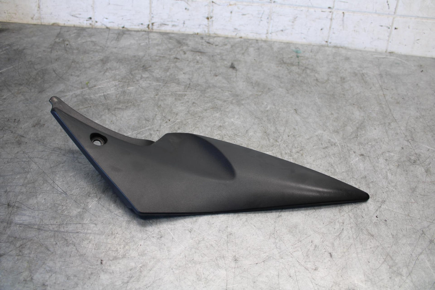 06-07 SUZUKI GSXR600 RIGHT GAS TANK FUEL CELL PANEL COVER TRIM COWL  BB543