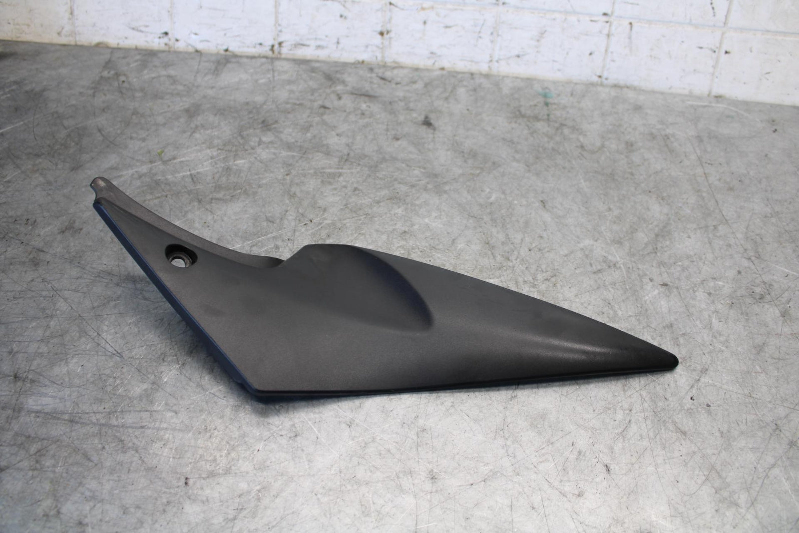 06-07 SUZUKI GSXR600 RIGHT GAS TANK FUEL CELL PANEL COVER TRIM COWL  BB543