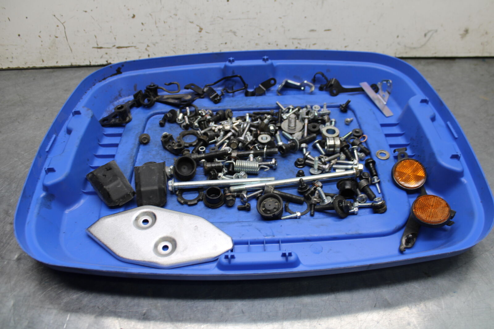 19-24 YAMAHA R3 MOUNTING BOLTS HARDWARE MOTOR SCREWS BB736